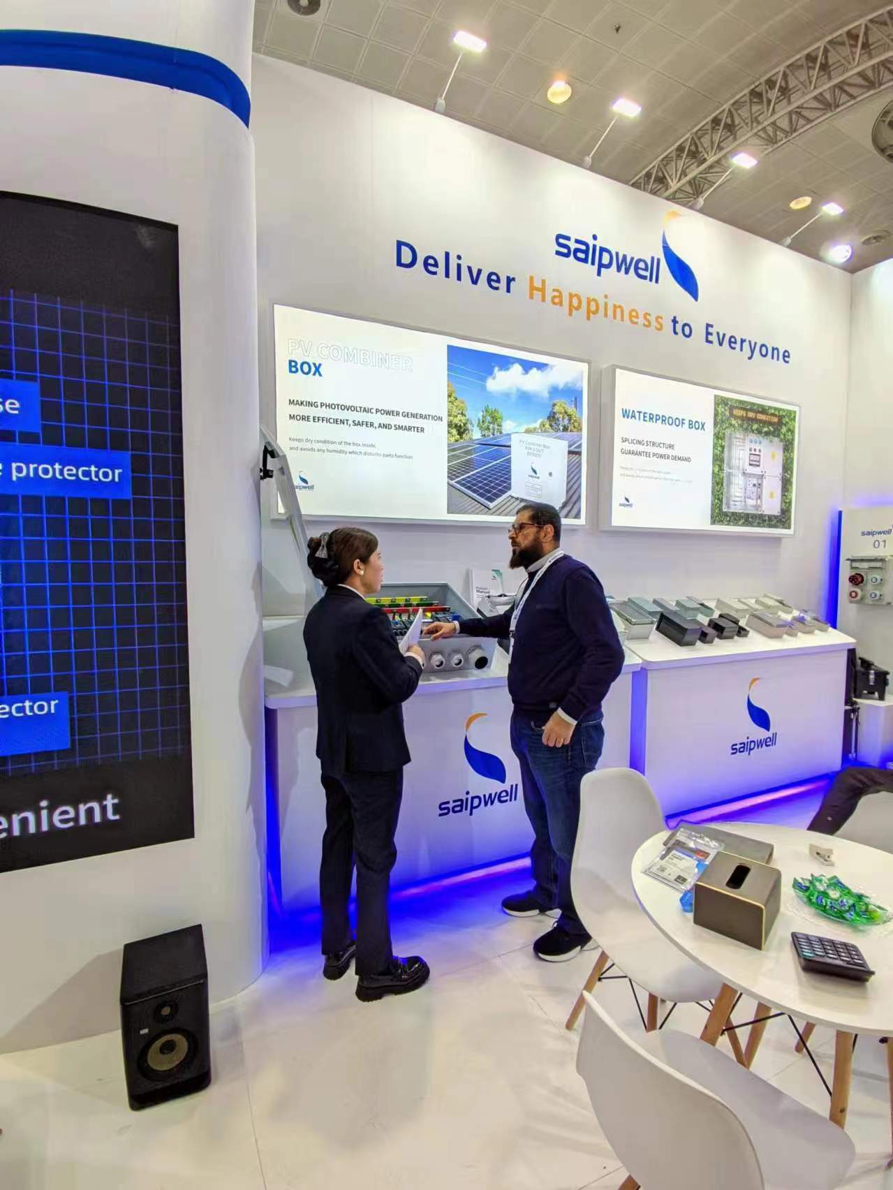 Saipwell Showcases Waterproof Enclosures at Hannover Messe, German Chancellor Acknowledges