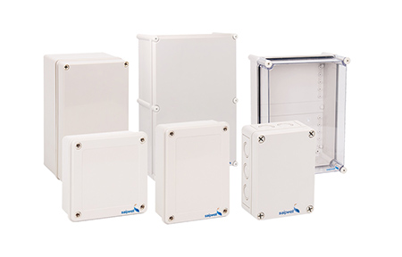 Can you mix plastic and metal electrical boxes