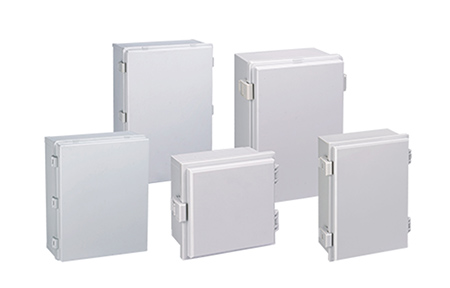 Does the waterproof outdoor junction box have an overload protection function?